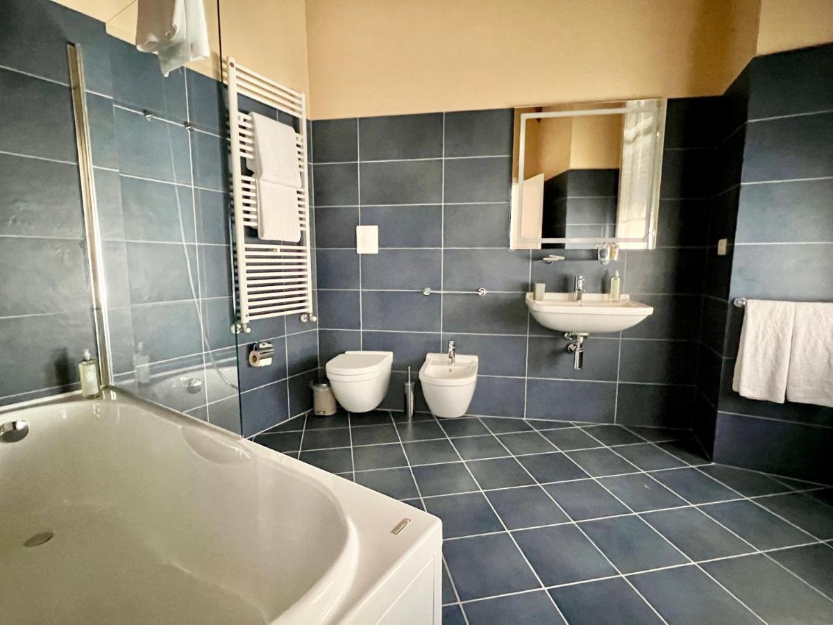 The Seven Suites Генуа Екстериор снимка