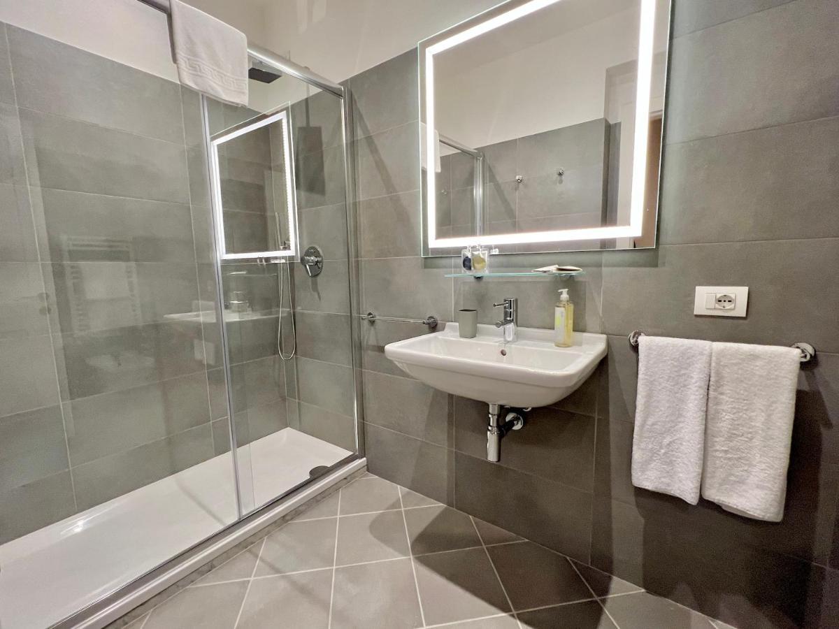 The Seven Suites Генуа Екстериор снимка